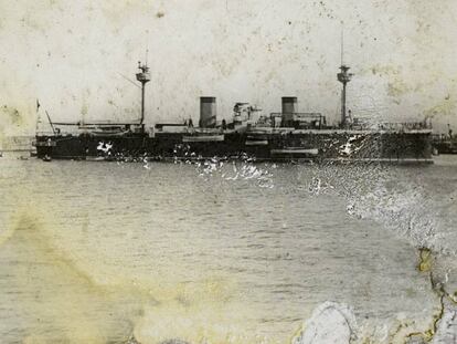 Un vaixell de vapor al port de Barcelona, d'autor i data indeterminada, fotografiat per Fontcuberta.
