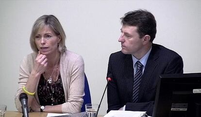 Kate y Gerry McCann, padres de la desaparecida Madeleine, comparecen en el juicio sobre las escuchas en la industria de tabloides.