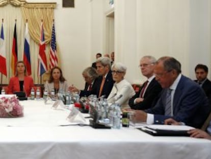 Los representantes que negocian el acuerdo con Irán, este lunes en Viena.