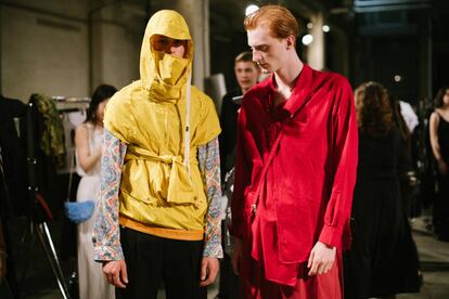 Imagen tomada en el ‘backstage’ del desfile de Bed J.W. Ford en la edición de Pitti Uomo celebrada en Florencia en junio de 2018.