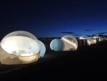 12 hoteles para dormir bajo las estrellas