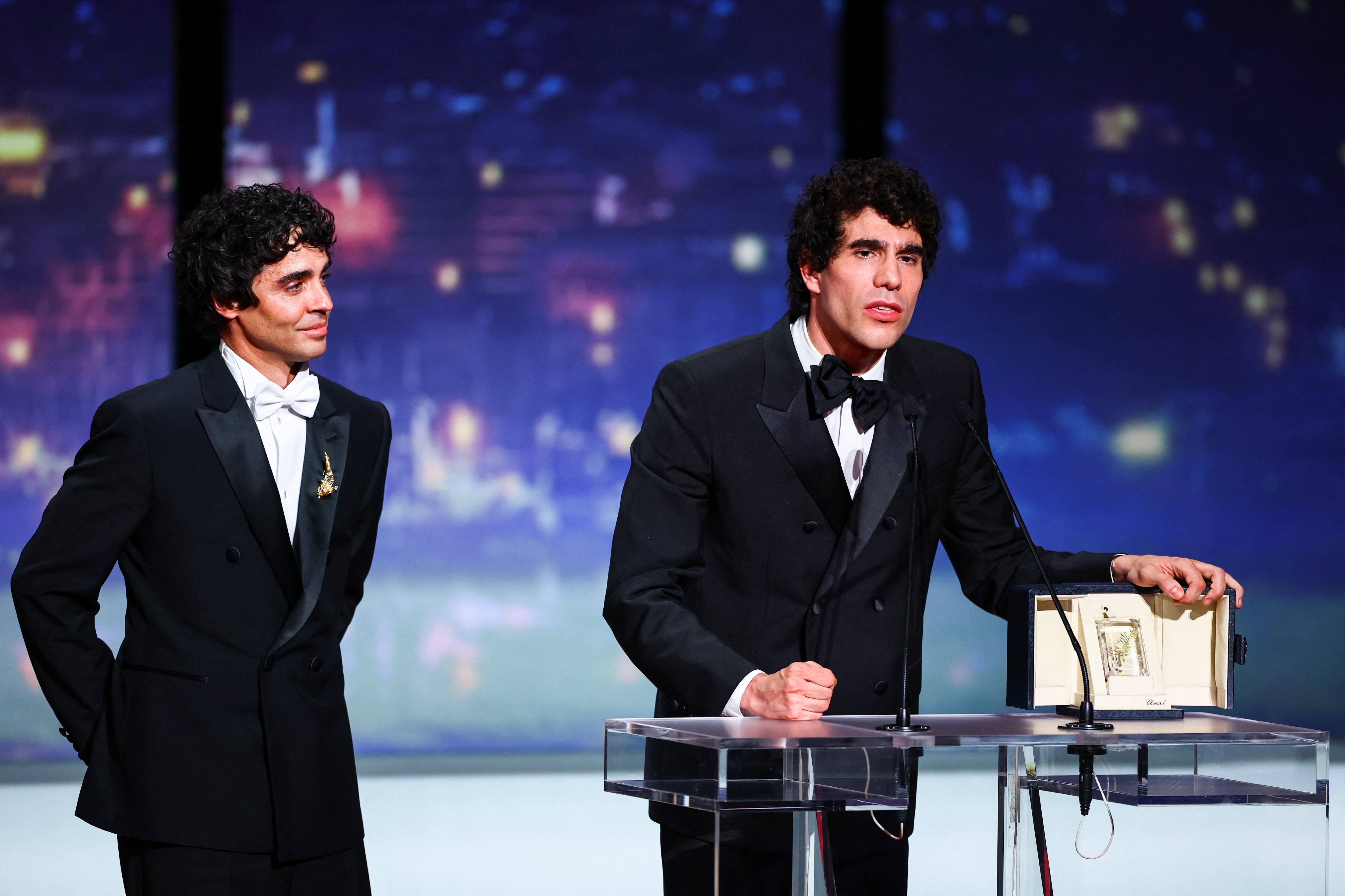 Los Javis ganan el Premio a la mejor dirección en Cannes con ‘La bola negra’