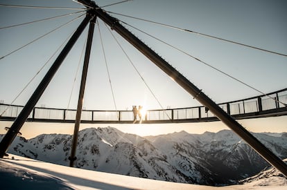 Reloj Solar de Tristaina (Andorra), un mirador suspendido en el vacío sobre el pico Peyreguils, a 2.701 metros de altitud.