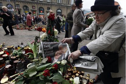Polonia ha guardado dos minutos de silencio en recuerdo de las 96 víctimas de la tragedia aérea. Toda la semana será de luto en el país centroeuropeo