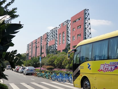 El letrero "Un País, Dos Sistemas, Una Sola China"