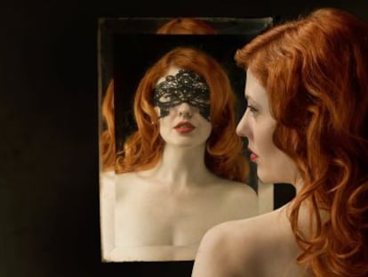 Venus O'Hara en la portada de su libro, 'La máscara de Venus'.