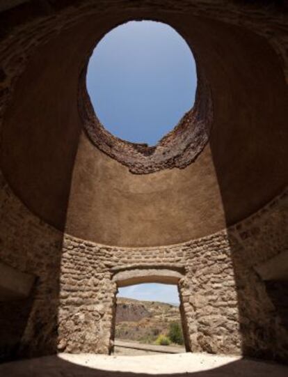 Vista interior de la torre minera del siglo XIX restaurada por Castillo y Miras en Lucainena de las Torres, Almería
