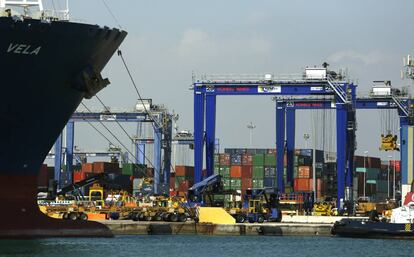 Actividad en el puerto de Valencia.