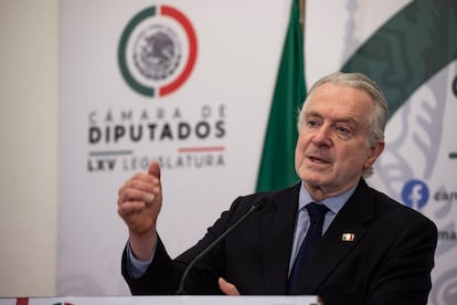 El diputado Santiago Creel durante una conferencia de prensa en la Cámara de Diputados, en Ciudad de México, el 6 de diciembre 2022.