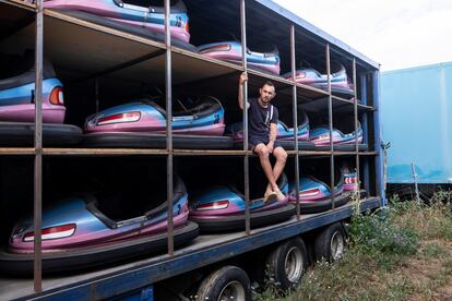 Rony, propietario de una atracción de coches de choque.