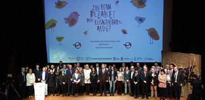 Agenets sociales e instituciones celebran en el Guggenheim el Día Internacional del Euskera.
