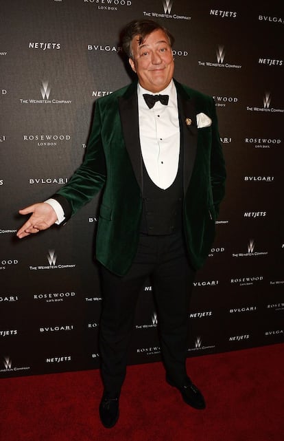El actor Stephen Fry momentos antes de presentar los Premios Bafta, en Londres.