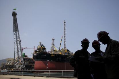 Construção de uma plataforma de Petrobras no Rio de Janeiro.