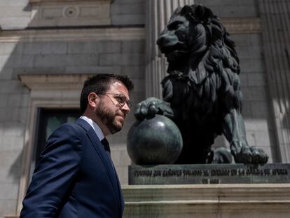 Pere Aragonès, este jueves, frente al Congreso de los Diputados.