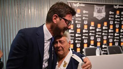 Despedida cariñosa del entrenador Fotis Katsikaris, que deja Bilbao.