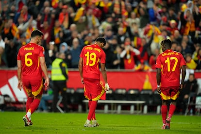 De izquierda a derecha, Mikel Merino, Lamine Yamal y Nico Williams celebran el tercer gol de España ante Países Bajos.