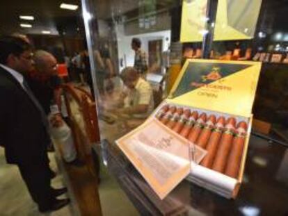 La jornada inaugural arrancará con la apertura de la feria comercial de un producto de lujo que también moviliza negocios entre fabricantes y quienes lo comercializan. EFE/Archivo
