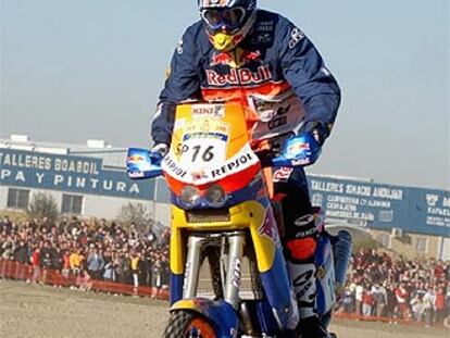 El español Jordi Durán, durante la tercera etapa del rally Dakar disputada en la base aerea de Armilla (Granada).