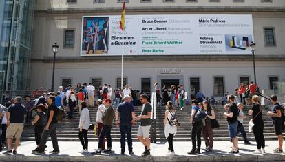 Colas de acceso a la exposici&oacute;n &#039;El Camino a Guernica de Picasso&#039;, en el Museo Reina Sof&iacute;a en Madrid.