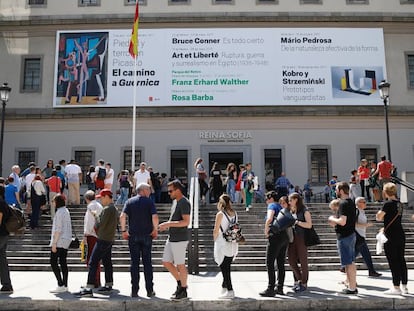 Colas de acceso a la exposici&oacute;n &#039;El Camino a Guernica de Picasso&#039;, en el Museo Reina Sof&iacute;a en Madrid.