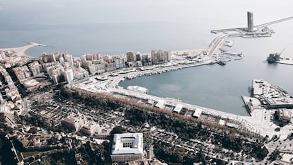 Recreaci&oacute;n del hotel de lujo proyectado en el puerto de M&aacute;laga.