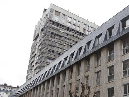 Edificio en la calle Podavines con la calle Carlos I. de San Sebastian