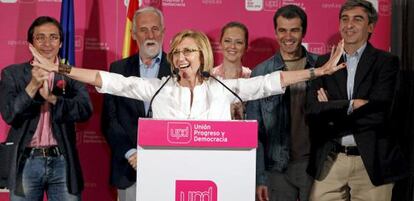 La presidenta de Unión Progreso y Democracia, Rosa Díez, durante su comparecencia tras conocer los resultados de su partido en las elecciones municipales y autonómicas.