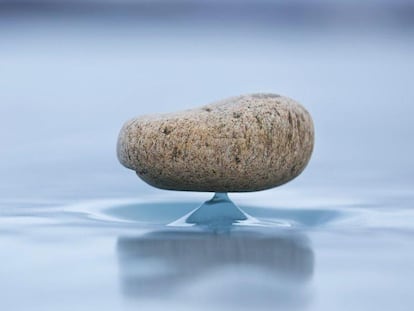 Las piedras zen del lago Baikal se forman por sublimación del hielo que las sostiene.