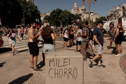 Grafitti contra Javier Milei en Buenos Aires.