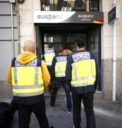 Registro en la sede de Ausbanc.