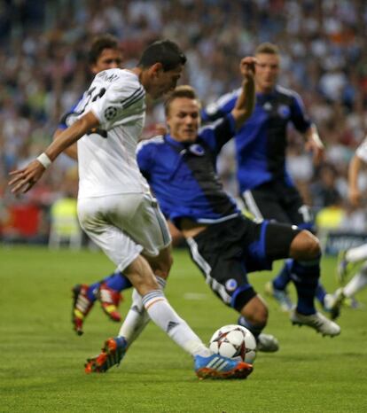 Di Maria pasa el balón de rabona a Ronaldo para el 2 a 0.