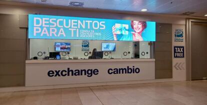 Oficina de cambio de Global Exchange en la Terminal 1 del aeropuerto Adolfo Suárez-Barajas de Madrid