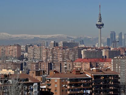 Vista de Madrid desde el cerro del Tío Pío con la contaminación que ya se aprecia en el horizonte.