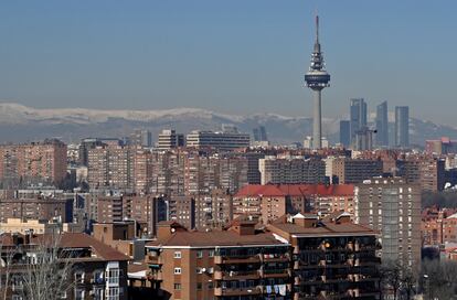 Vista de Madrid desde el cerro del Tío Pío con la contaminación que ya se aprecia en el horizonte.