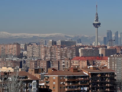 Vista de Madrid desde el cerro del Tío Pío con la contaminación que ya se aprecia en el horizonte.