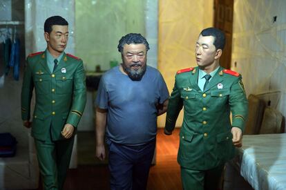 Con la instalación de Ai Weiwei en la iglesia de San Antonino se escenifica el arresto por parte del Gobierno chino del artista y su posterior cautiverio de 81 días.