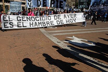 Los piqueteros protestan en un acto en Buenos Aires, a finales de julio.