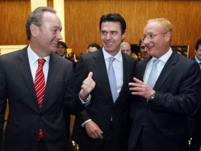 Alberto Fabra, el ministro de Industria, Jos&eacute; Manuel Soria, y el presidente de la OAMI.
