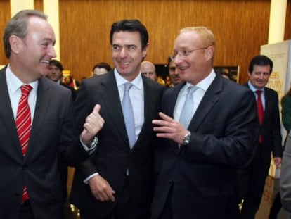 Alberto Fabra, el ministro de Industria, Jos&eacute; Manuel Soria, y el presidente de la OAMI.