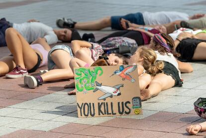 Protesta en Múnich contra el cambio climático (26 de julio). Andreas Gebert (REUTERS) / PETER KNEFFEL (AFP)
