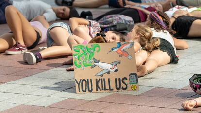 Protesta en Múnich contra el cambio climático (26 de julio). Andreas Gebert (REUTERS) / PETER KNEFFEL (AFP)