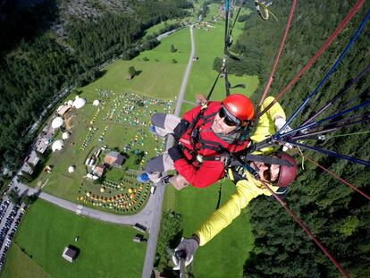 El autor sobrevolando el campamento del Mountain Festival en Lauterbrunnen