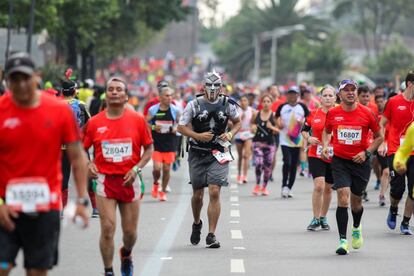 Uno de los corredores al estilo gladiador.