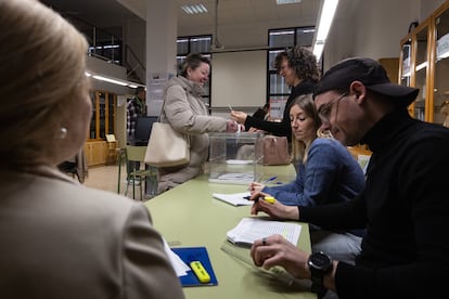 Colegio electoral en Teruel. Resultados de las elecciones aragonesas. PP y Vox encuestas Gobierno de Aragón.