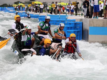 Autoridades do Rio de Janeiro e do Comitê Rio 2016 inauguram Circuito de Canoagem Slalom dos Jogos Olímpicos, em novembro de 2015.