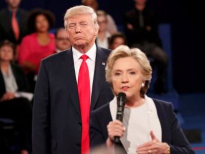 El candidato republicano recupera su lenguaje soez y agresivo en el debate más tenso con Hillary Clinton
