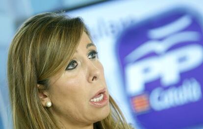 La presidenta del PPC, AlIcia Sánchez-Camacho, durante la rueda de prensa este jueves.