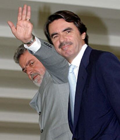 El jefe del Ejecutivo español, José María Aznar, junto al presidente brasileño, Luis Inàzio Lula da Silva.