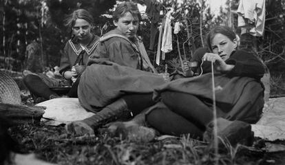 Nida Deal, Sis Heaton, Ruth Dunbar y Nina Platte fotografiadas por Lora Webb Nichols en 1913.