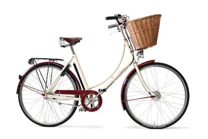 La firma Pashley Cycles se ha inspirado en los sonetos de Shakespeare para crear algunas de sus bicicletas urbanas. Un ejemplo es el modelo Sonnet Pure con un marco de color burdeos combinado con marfil. Su sillín de piel con muelles es otro de sus atractivos. Sonnet Pure de Pashley (£525.00).
	 